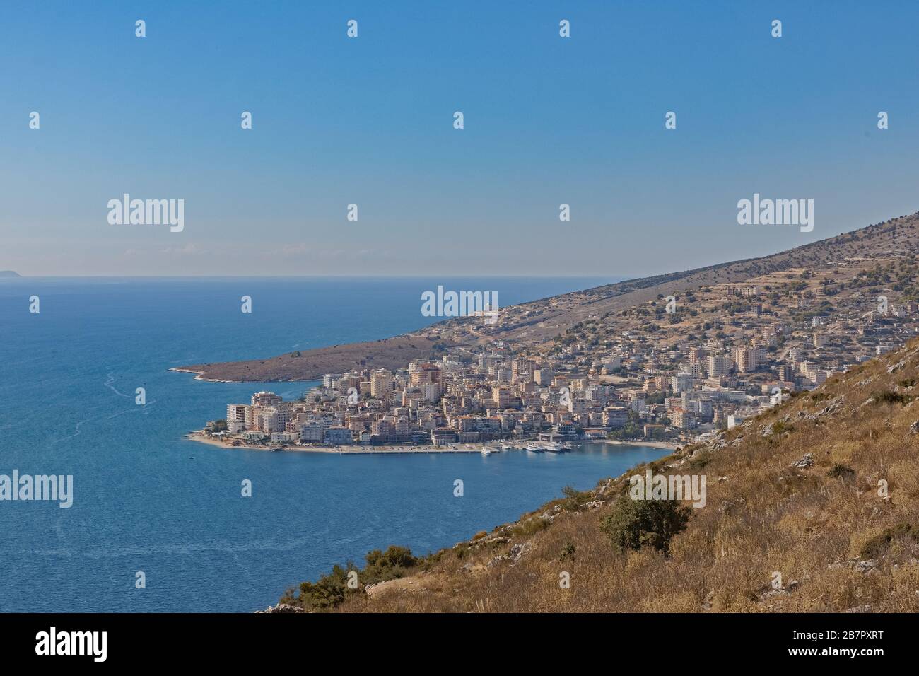 Panorama de la ville côtière de Sarande en Albanie Banque D'Images