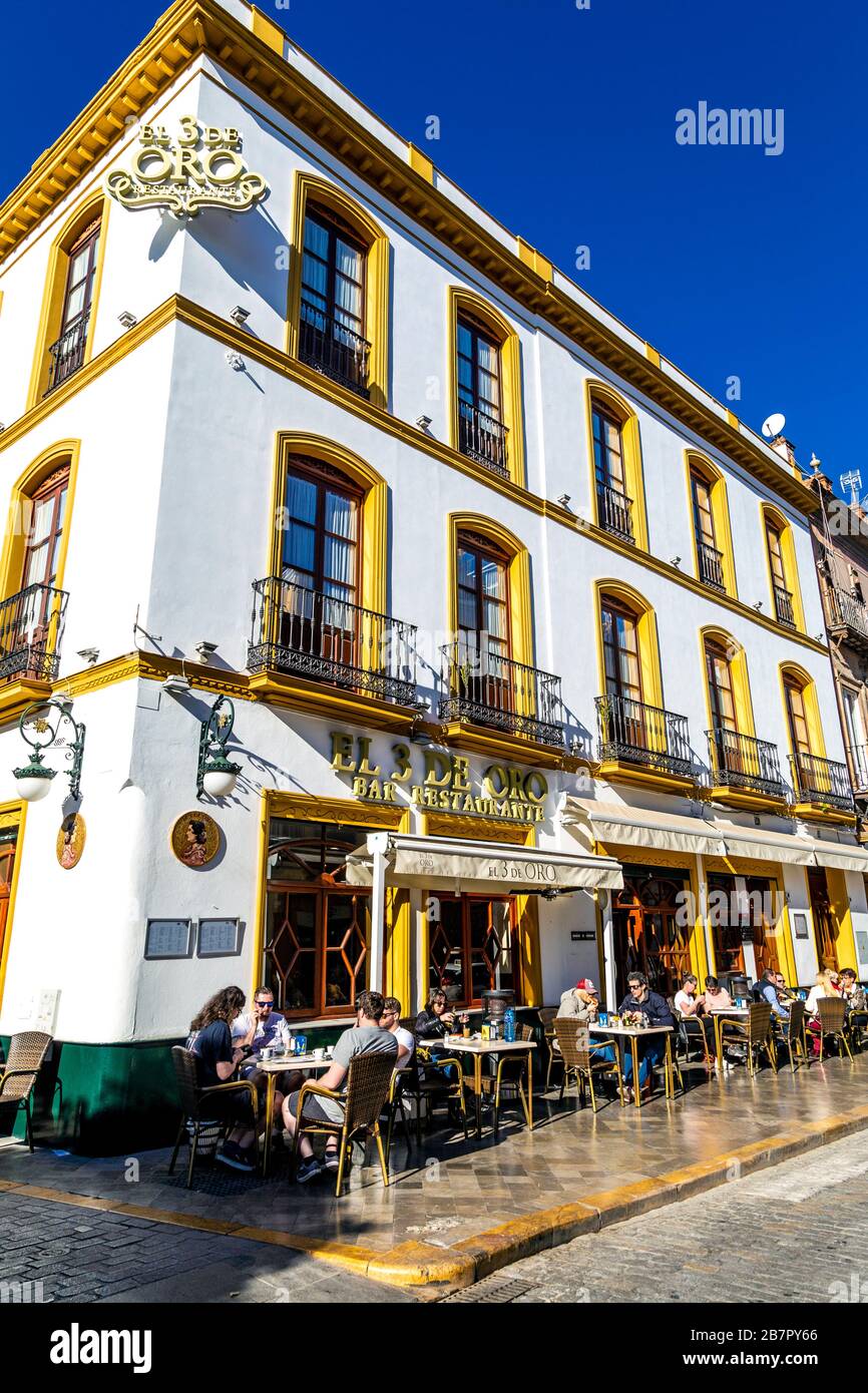 Extérieur du restaurant andalou El 3 de Oro à Séville, Andalousie, Espagne Banque D'Images