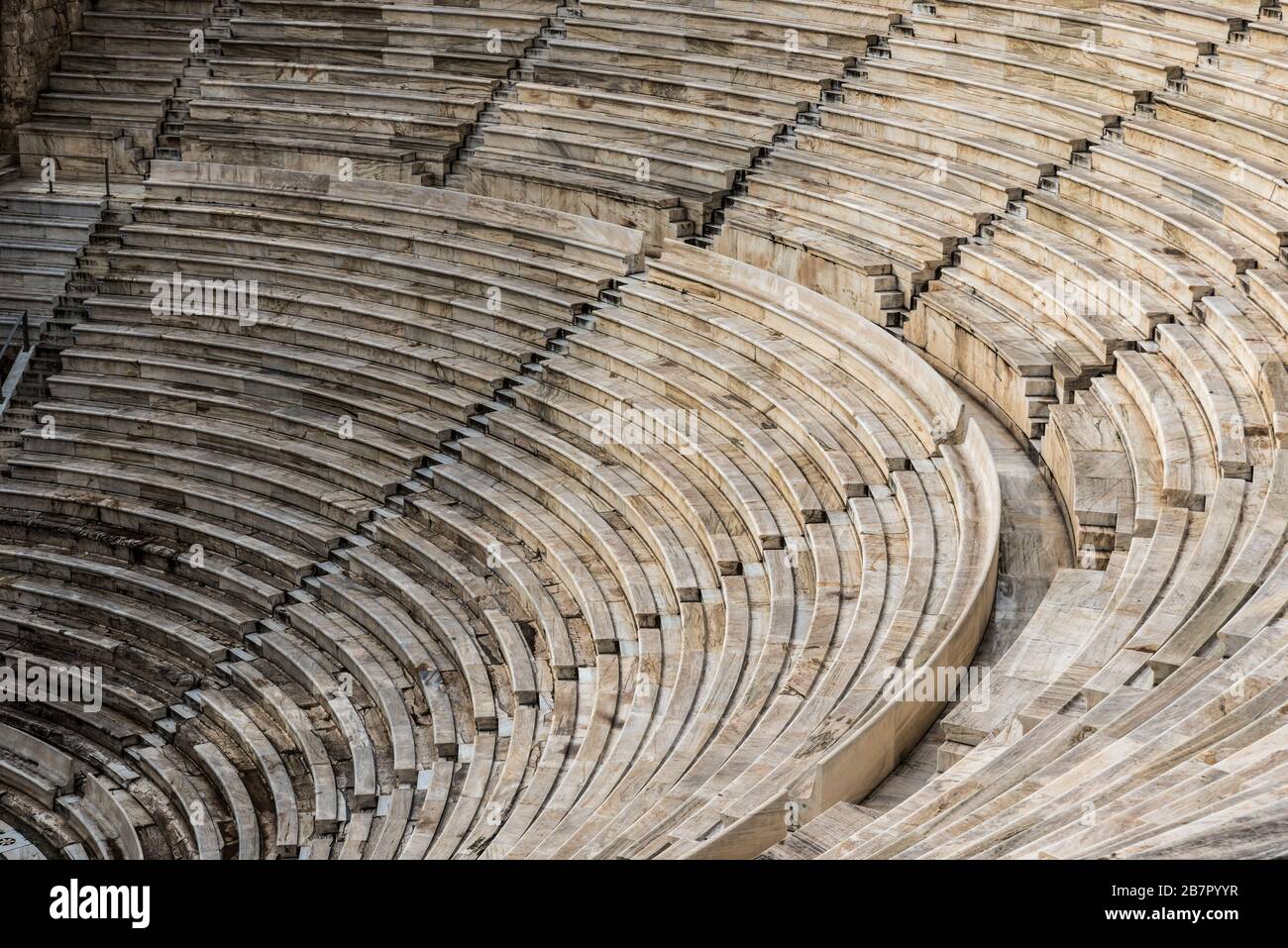 Athènes, Attique / Grèce - 12 26 2019: Vue abstraite sur les marches et les sièges en marbre du théâtre Dyonisus Banque D'Images