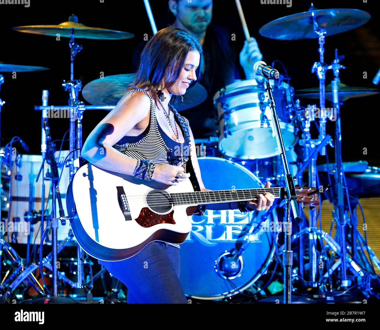 Rachel Farley se produit à l'amphithéâtre Cruzan de West Palm Beach, en Floride, pour Luke Bryan et Jason Aldean. Banque D'Images