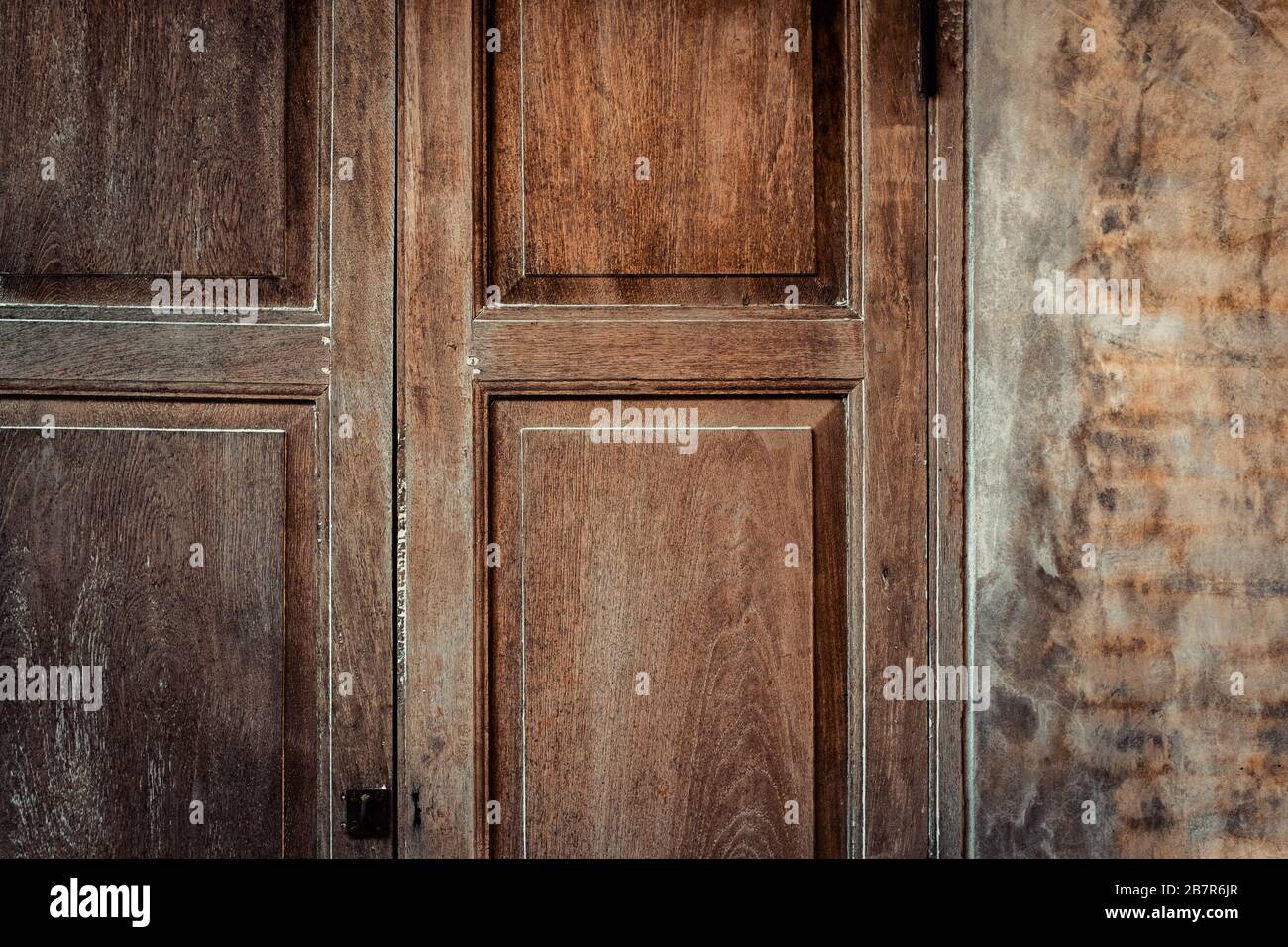 Old grunge wood fenêtre simple en vintage avec le vignetage. Banque D'Images
