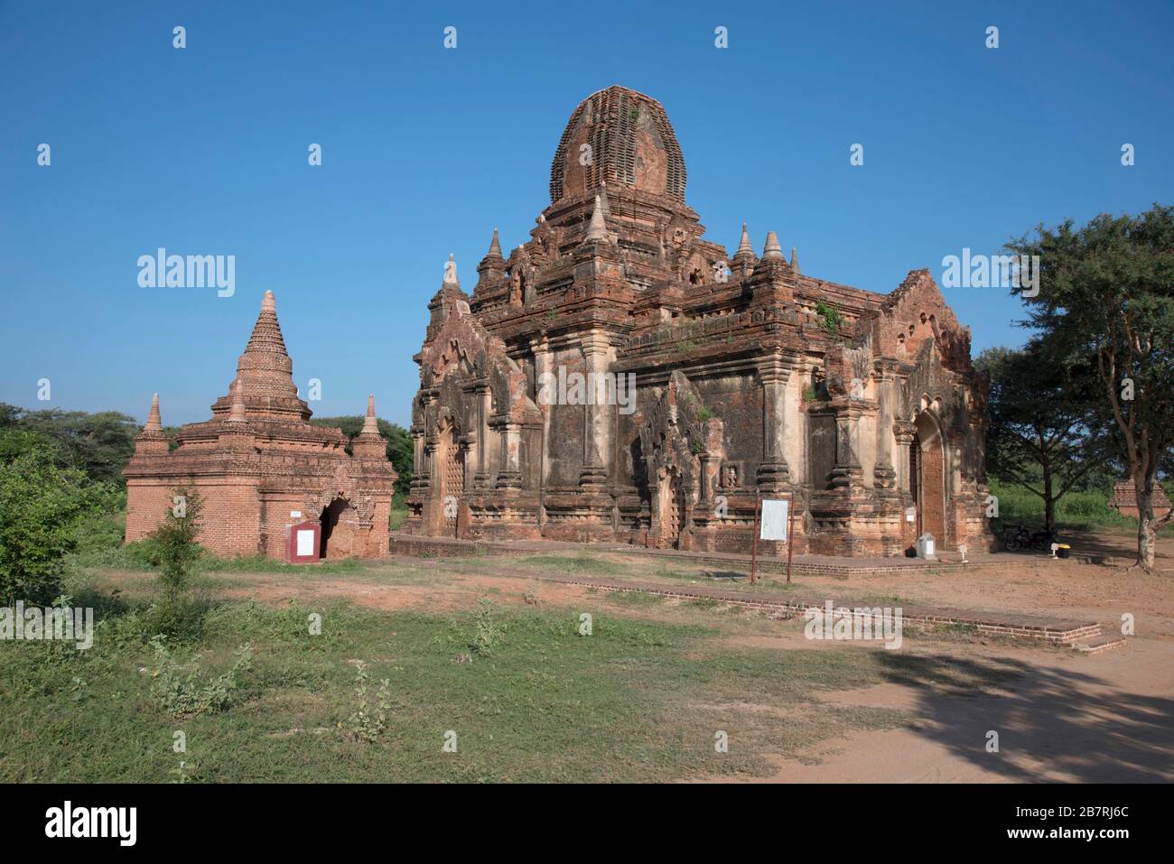 Myanmar: Bagan: Temple Thak Yapone vers. Vue générale du 13ème siècle de l'après-midi du Sud-est. Banque D'Images