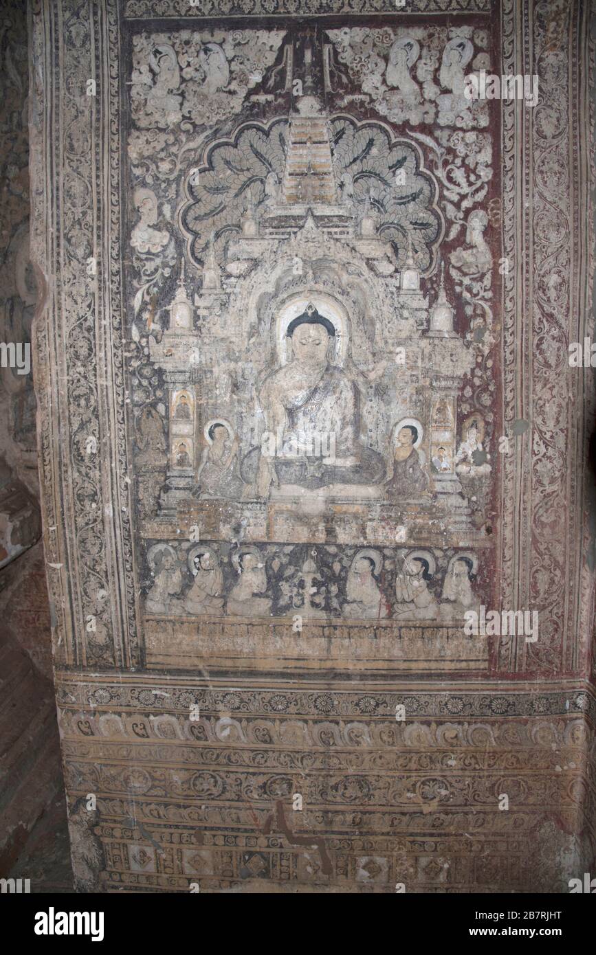 Myanmar: Temple de Bagan-Nandamanya, Phaya Thone circa. Mur de gauche du IXe siècle, Bouddha à Bhumisparsha. Banque D'Images
