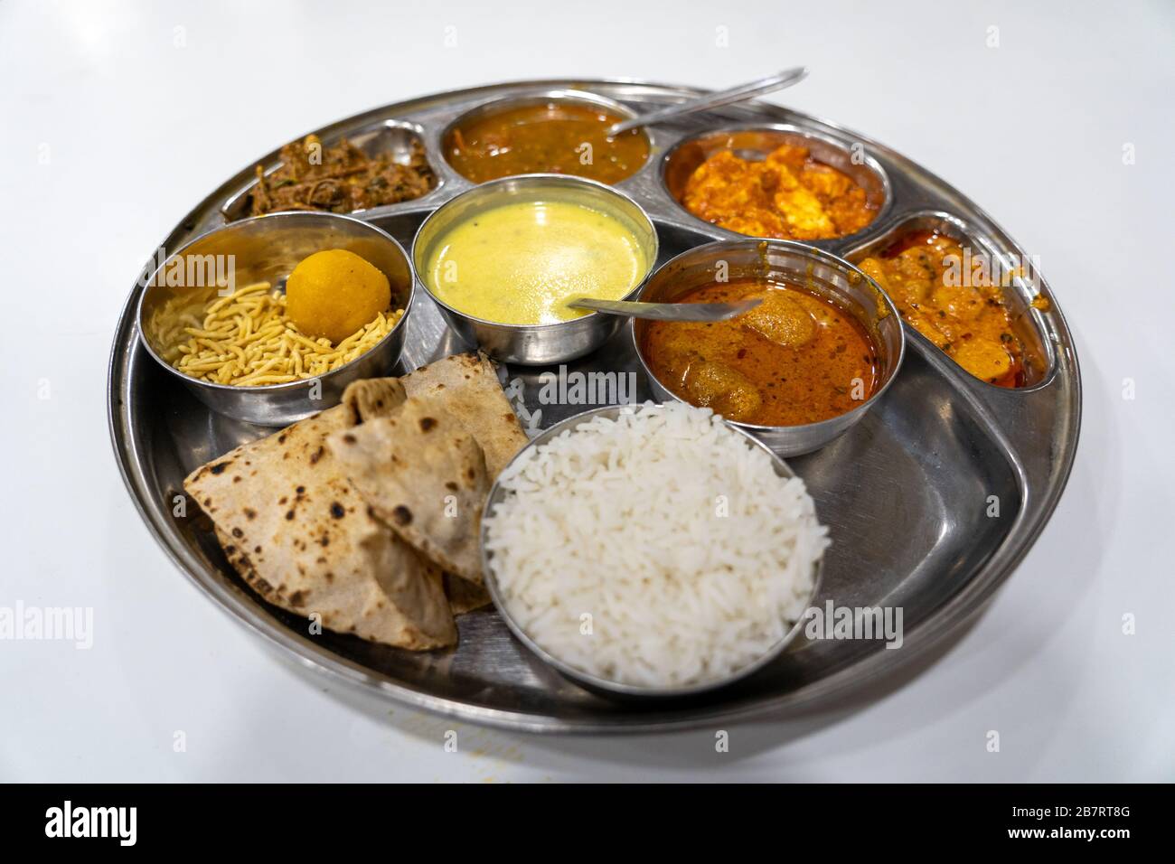 Cuisine typique indienne - thali rajasthani Banque D'Images