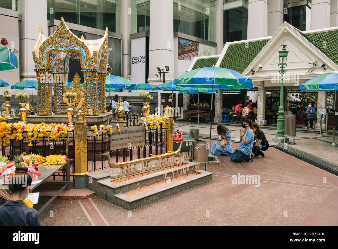 Sanctuaire d'Erawan, Bangkok, Thaïlande. Normalement occupé avec les touristes mais très calme à cause du Coronavirus, Covid-19. Banque D'Images