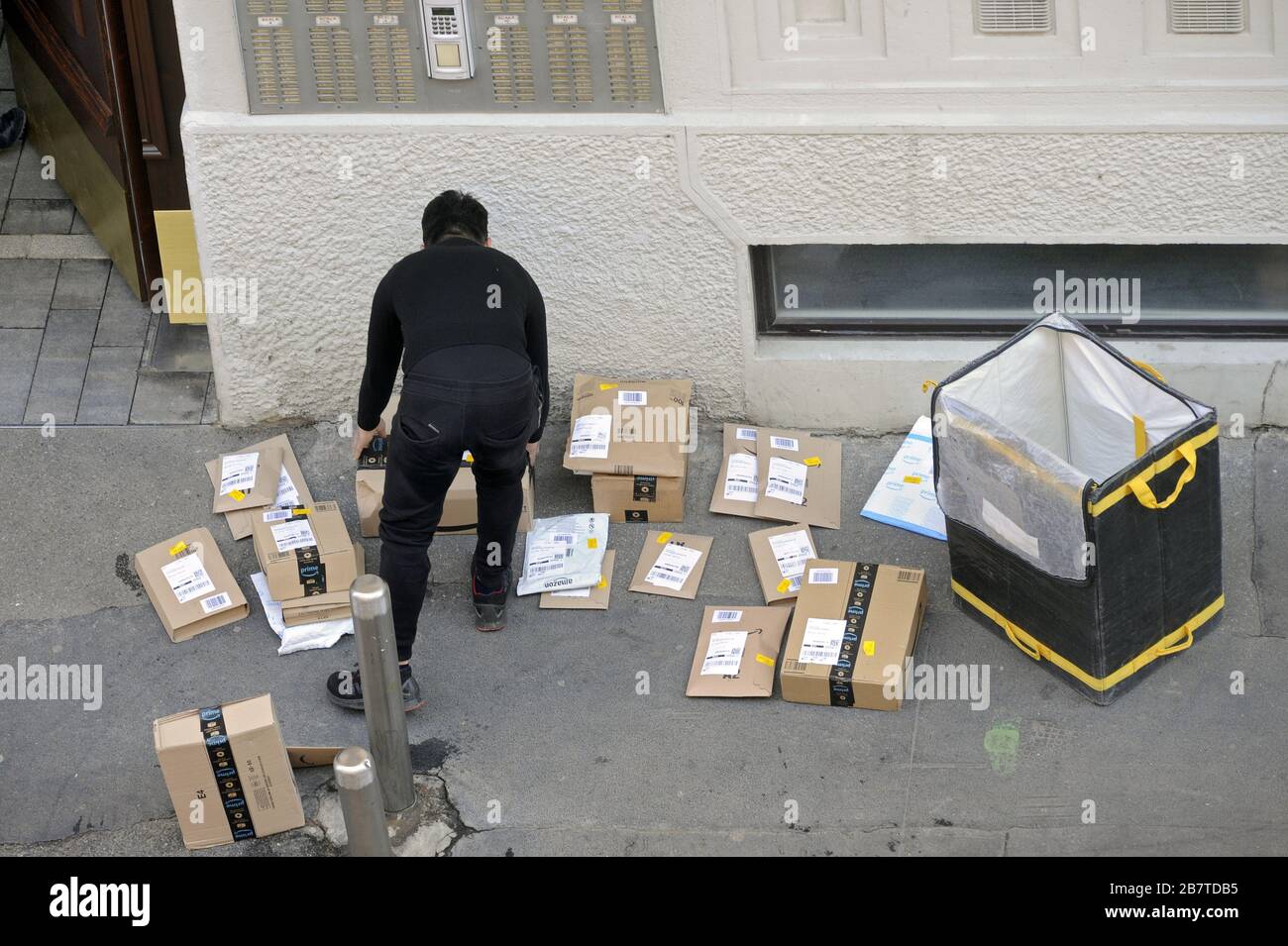 Milan (Italie), messagerie express pour la livraison de colis Amazon Banque D'Images