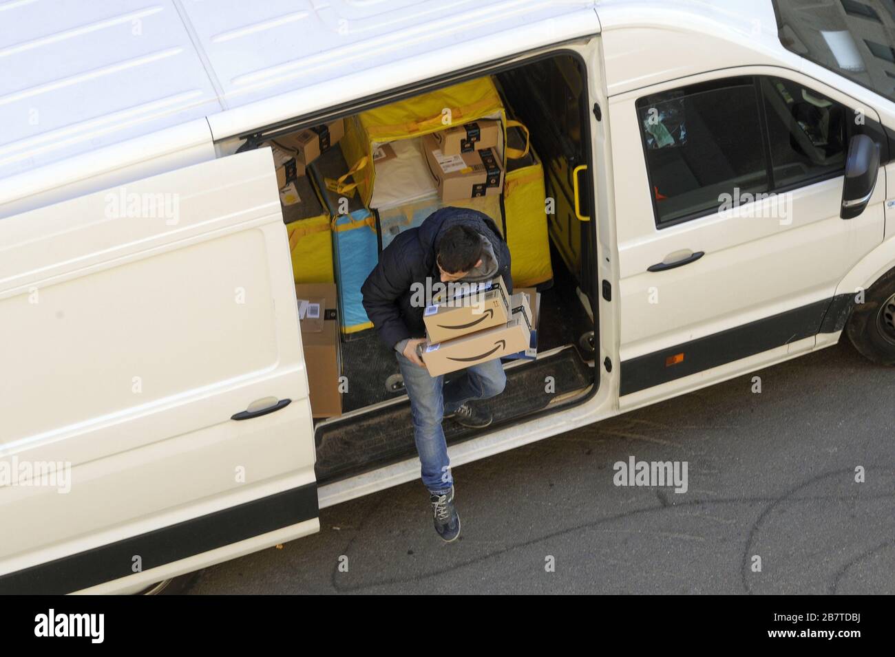 Milan (Italie), messagerie express pour la livraison de colis Amazon Banque D'Images