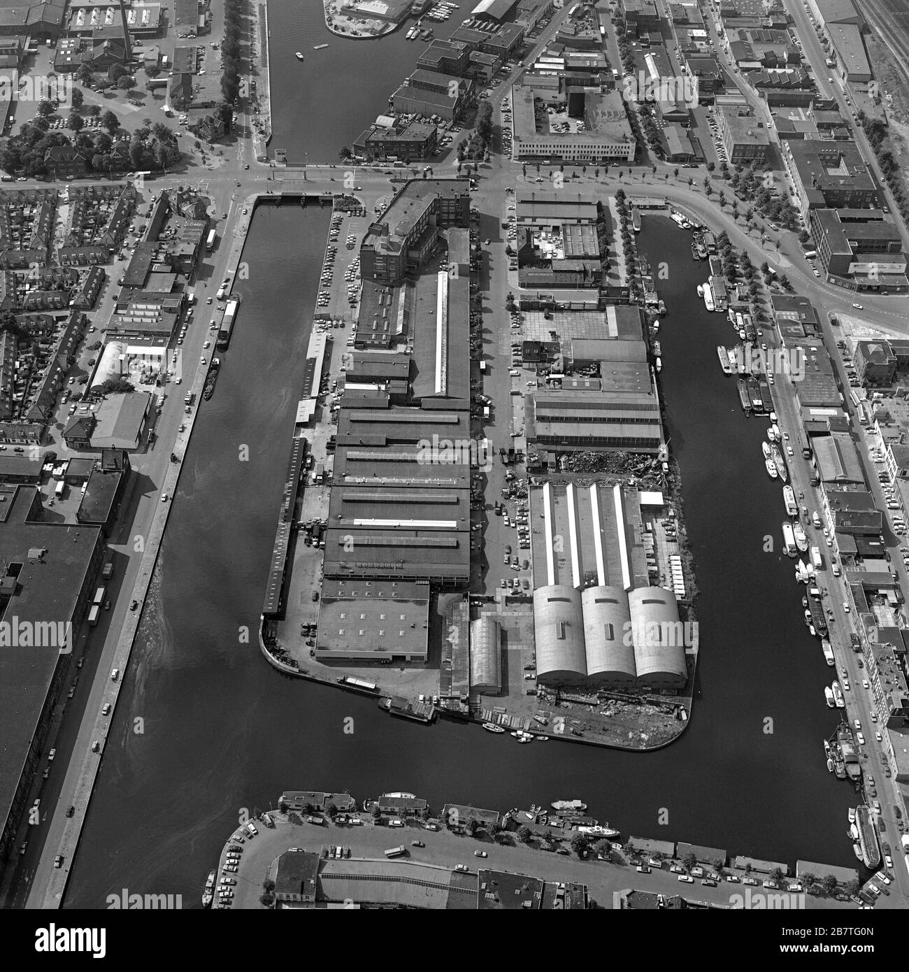 La Haye, Pays-Bas, 29 août 1977 : photo aérienne historique en noir et blanc du Laakhaven, Leeghwaterplein, une zone industrielle Banque D'Images