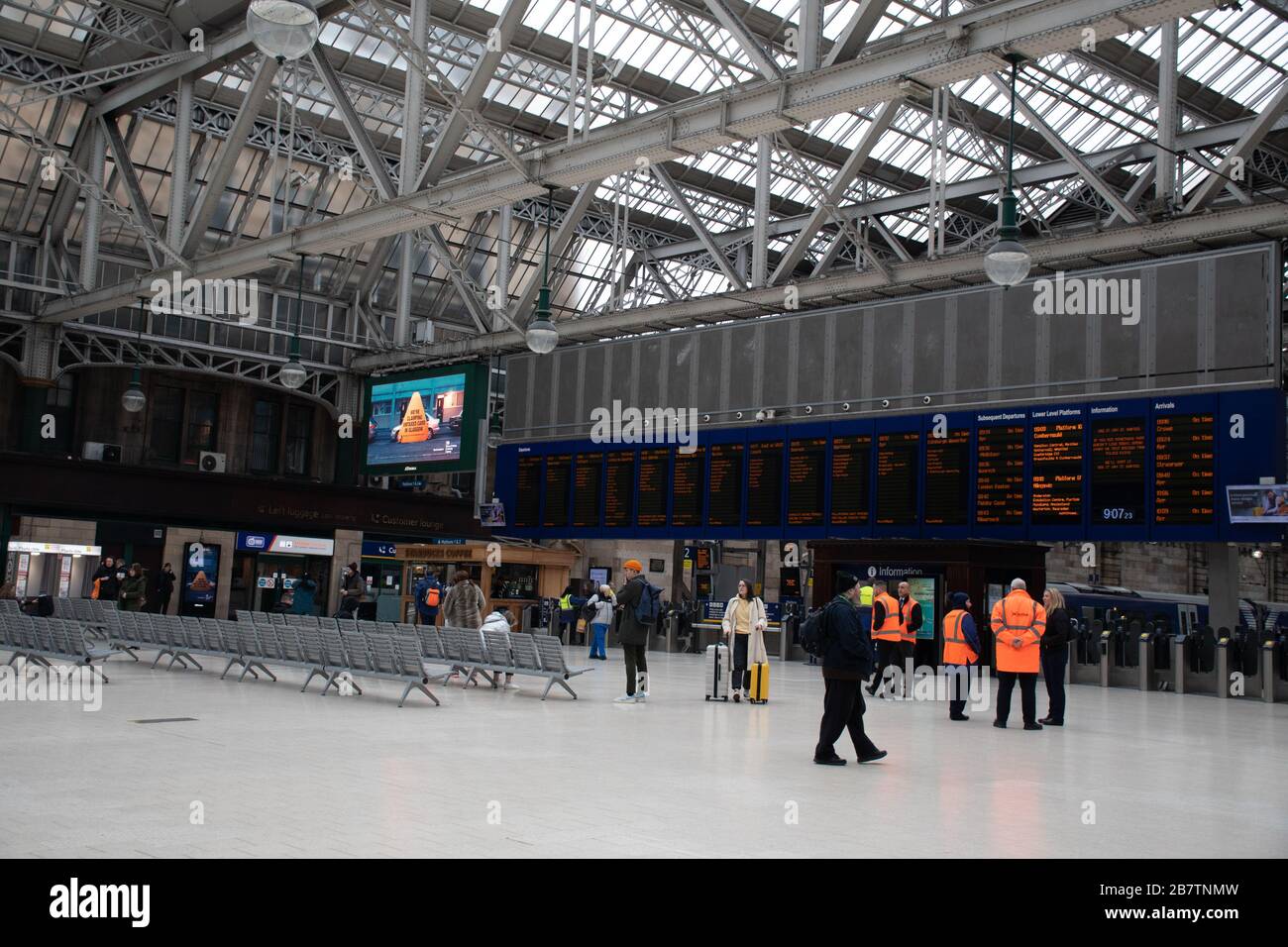 Une gare centrale vide de Glasgow à l'heure de pointe pendant l'éclosion de Coronavirus. Banque D'Images