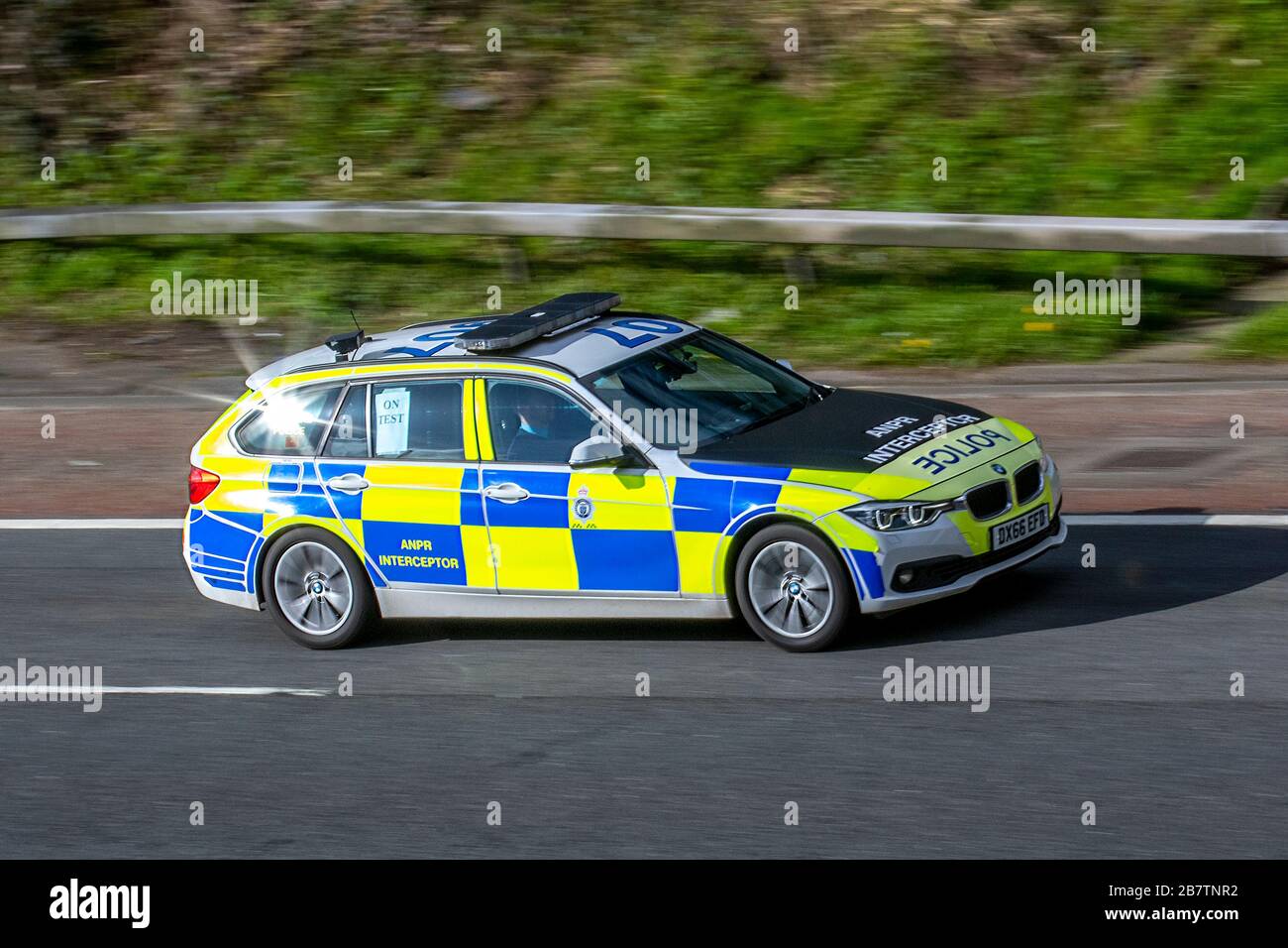 Cheshire police BMW ANPR Interceptor sur la technologie de reconnaissance de plaque d'immatriculation de conduite d'essai sur l'autoroute M6, Chorley, Royaume-Uni Banque D'Images