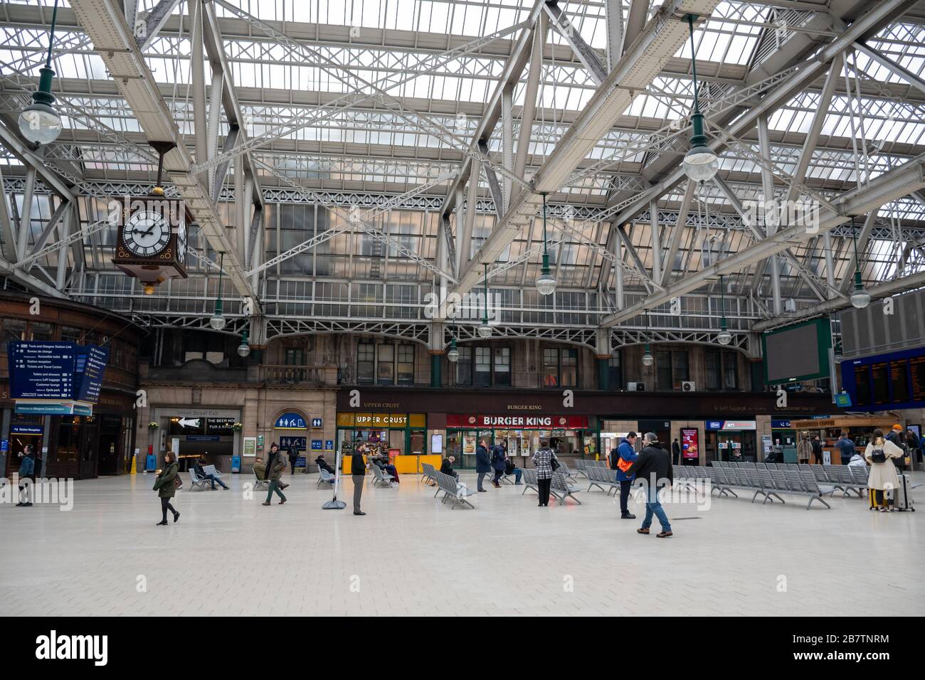 Une gare centrale vide de Glasgow à l'heure de pointe pendant l'éclosion de Coronavirus. Banque D'Images