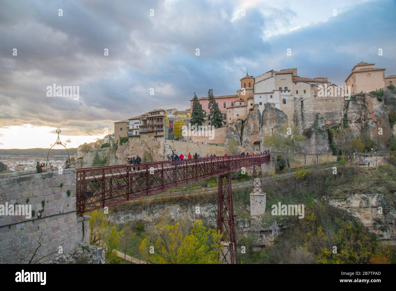 Vue d'ensemble au crépuscule. Cuenca, Espagne. Banque D'Images