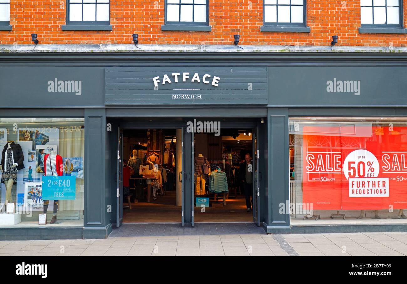 Vue sur le magasin de vêtements et accessoires FatFace dans le centre-ville de Norwich, Norfolk, Angleterre, Royaume-Uni, Europe. Banque D'Images