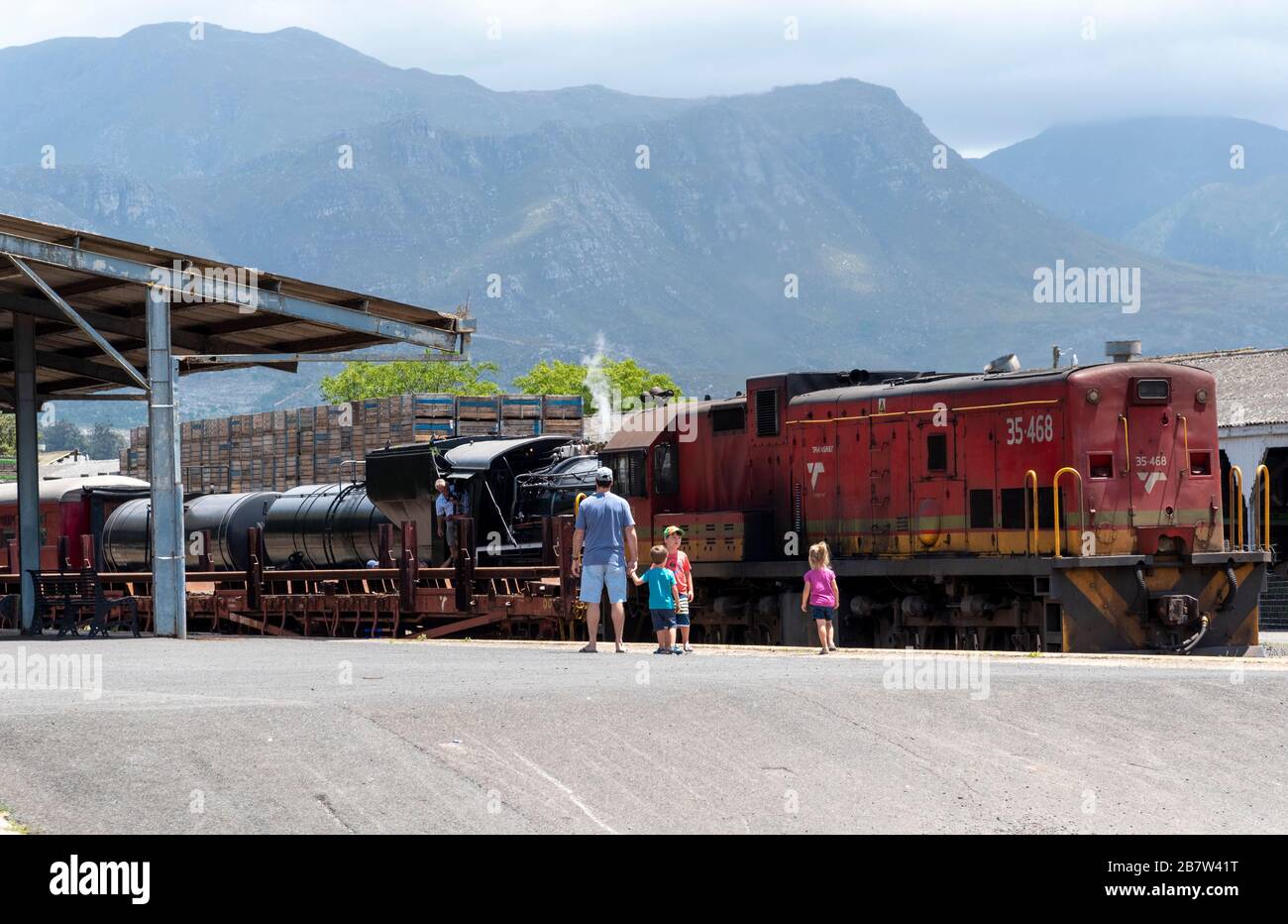 Elgin, Cap-Ouest, Afrique du Sud. Déc 2019. La station Elgin, dans la région d'Overberg, dans le Western Cape, est un site de visiteurs qui regardent une machine à vapeur d'époque Banque D'Images