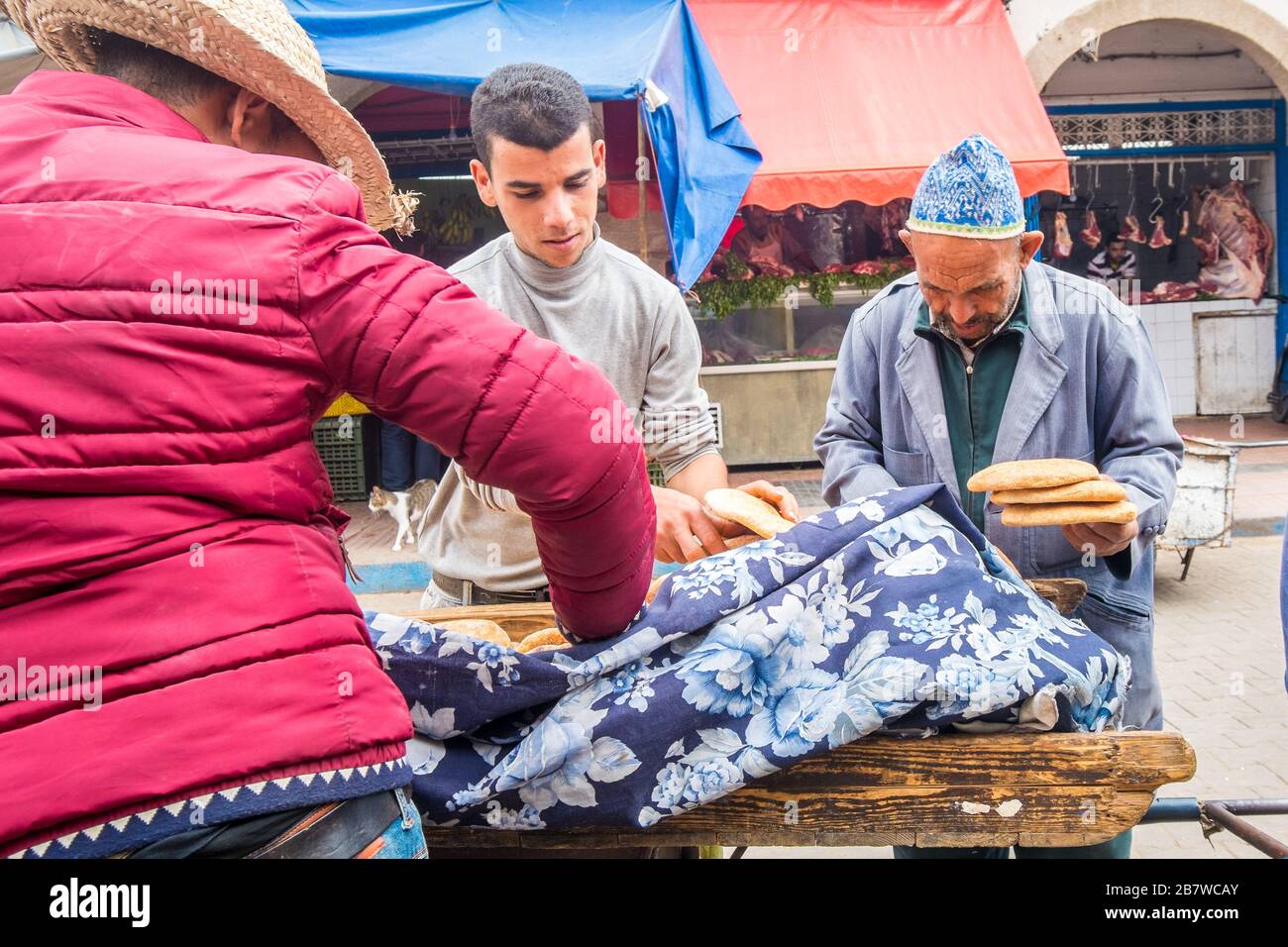 Un stand de pain à Essaouira, Maroc Banque D'Images