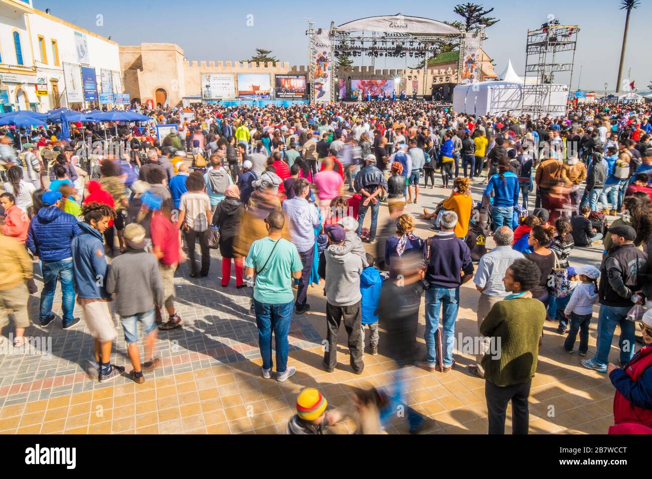 Foules au festival de musique du monde Essauoira Gnawa au Maroc Banque D'Images