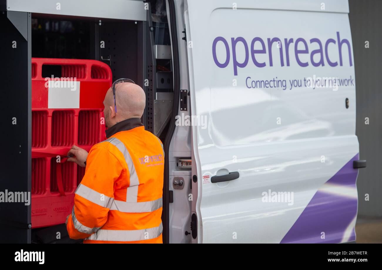Ingénieur Openreach avec sa camionnette au centre de formation Openreach de Peterborough Banque D'Images