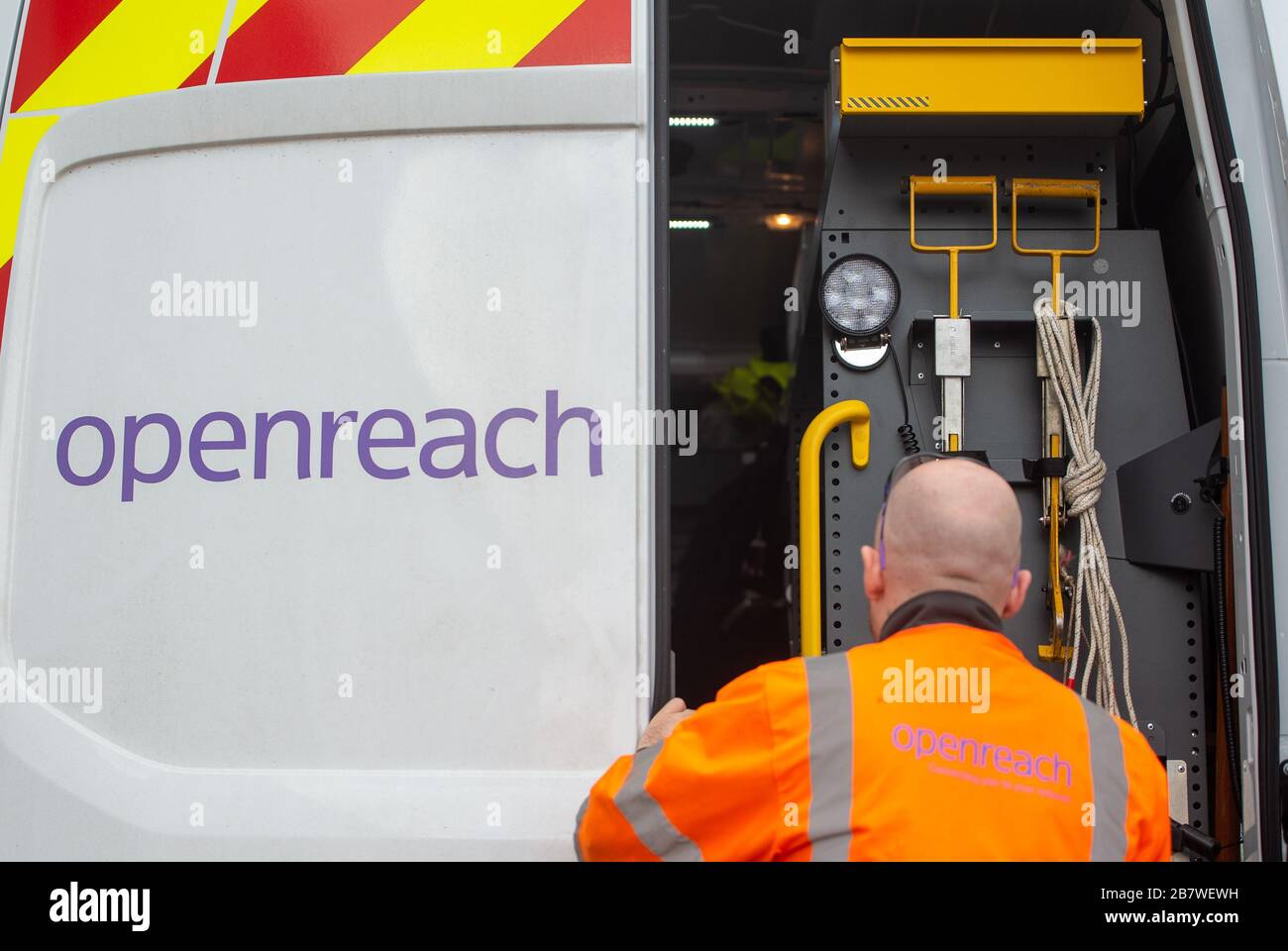 Ingénieur Openreach avec sa camionnette au centre de formation Openreach de Peterborough Banque D'Images