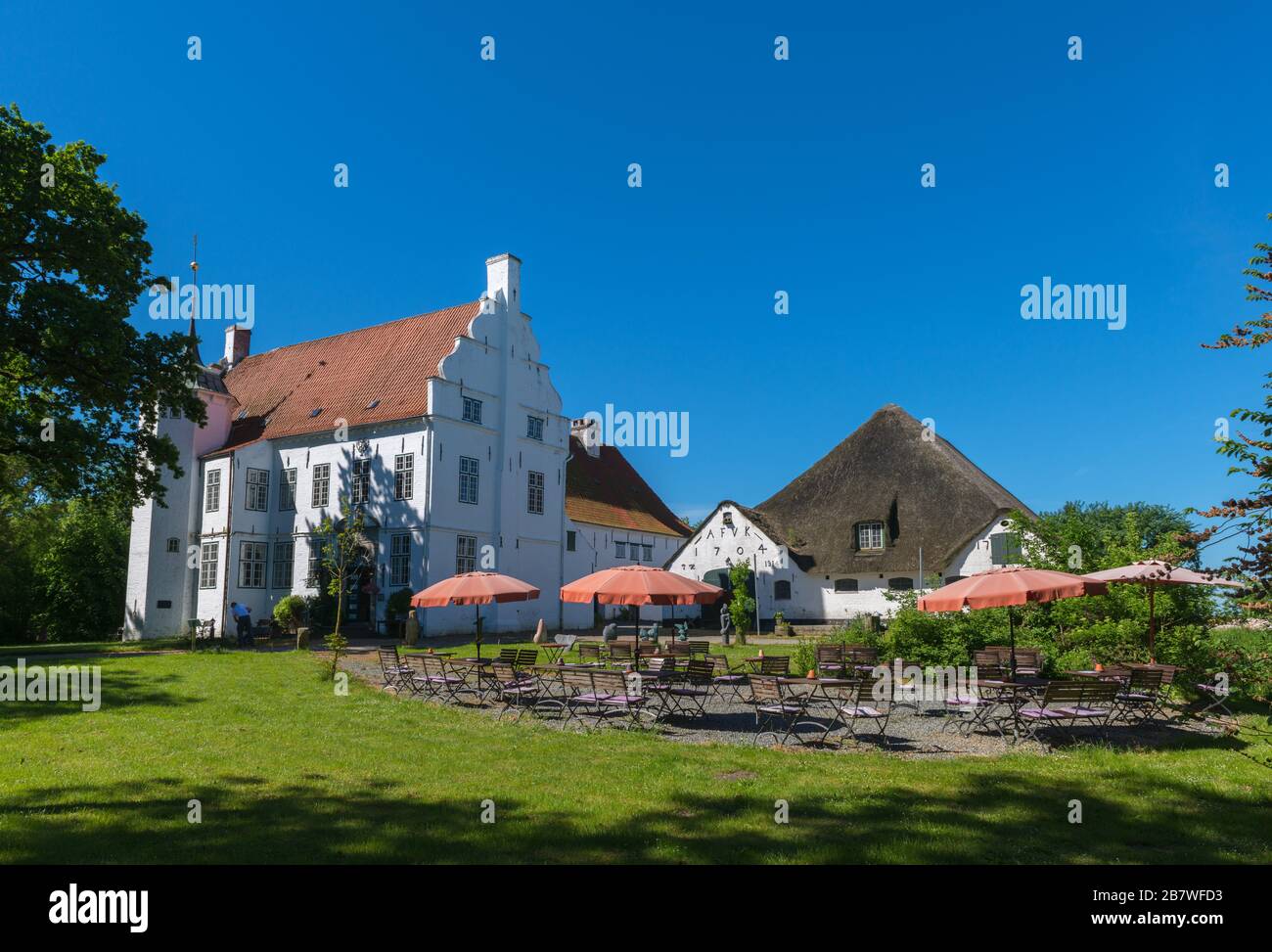 Manoir Hoyerswort avec Haubarg, communauté Witzwort, paysage et péninsule Eiderstedt, Frise du Nord, Schleswig-Holstein, Allemagne du Nord Banque D'Images