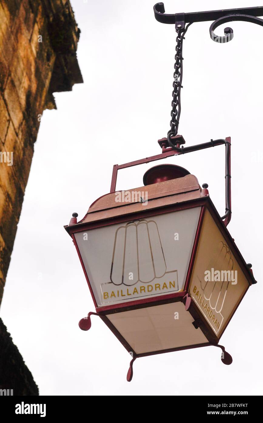 Bordeaux , Aquitaine / France - 10 17 2019 : la marque Baillardran Company LAMP Store traditionnel Canélé de l'épicerie de Bordeaux Banque D'Images