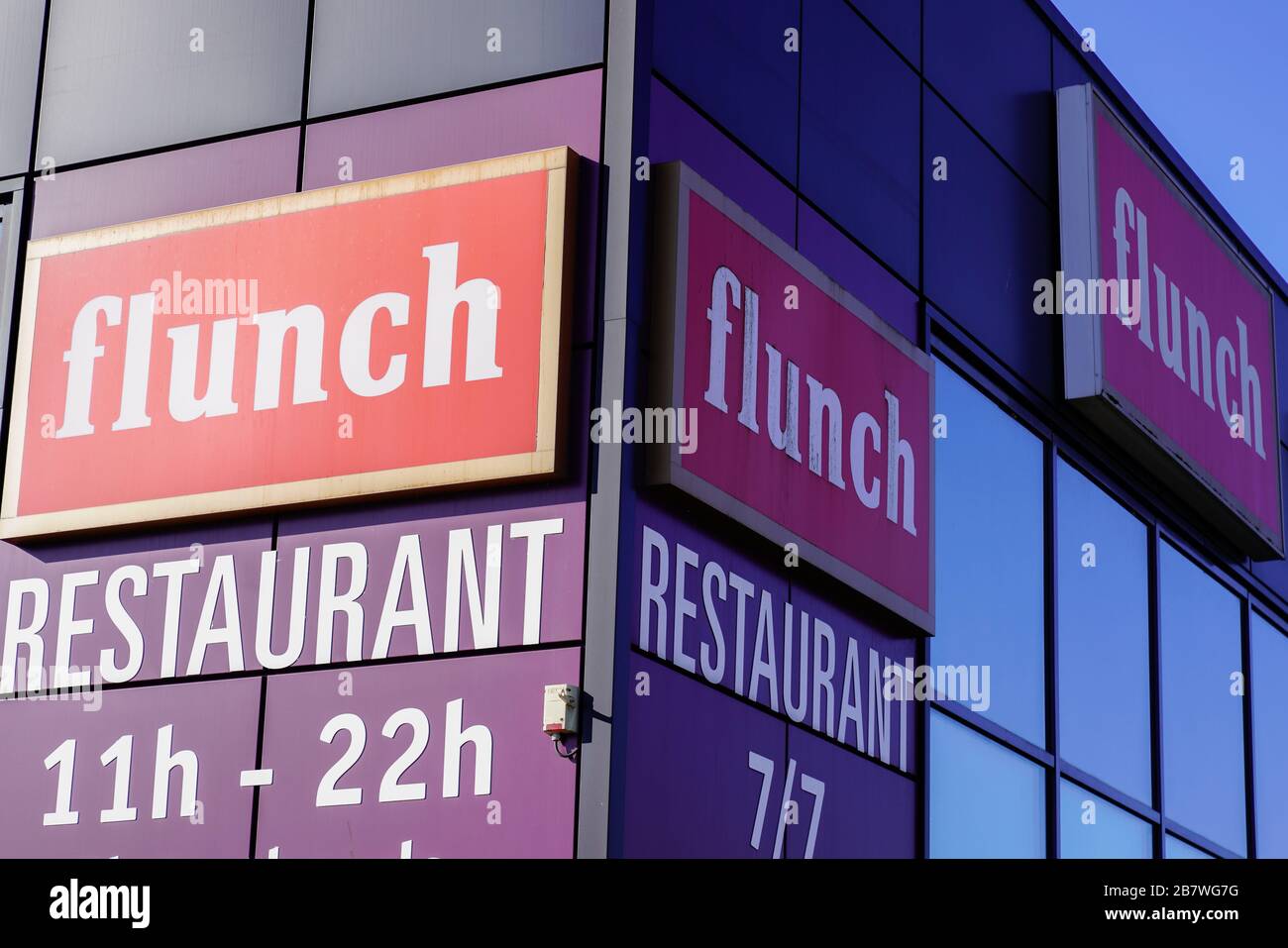 Bordeaux , Aquitaine / France - 03 07 2020 : chaîne de restaurant logo en libre-service Flunch ouvert 7 jours sur 7 avec buffet illimité Banque D'Images