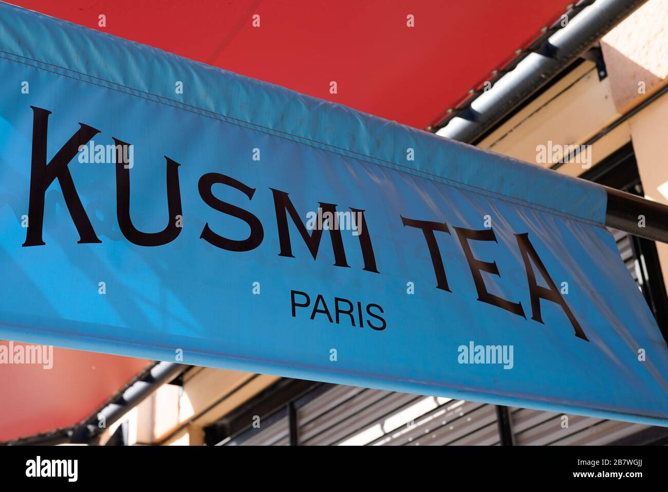Bordeaux , Aquitaine / France - 10 17 2019 : le logo Kusmi Tea signe Boutique célèbre fondée à Saint Petersbourg Banque D'Images