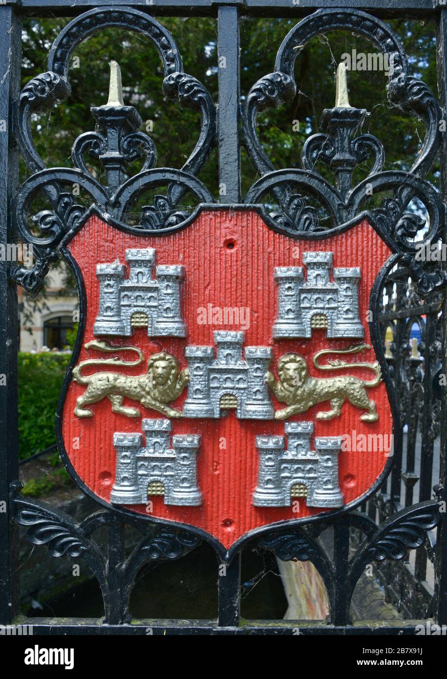 Winchester, Hampshire, le manteau d'armes du Royaume-Uni composé de châteaux et d'lions formant un bouclier héraldique. Enregistré pour la première fois par les hérauts en 1622-1686. Banque D'Images