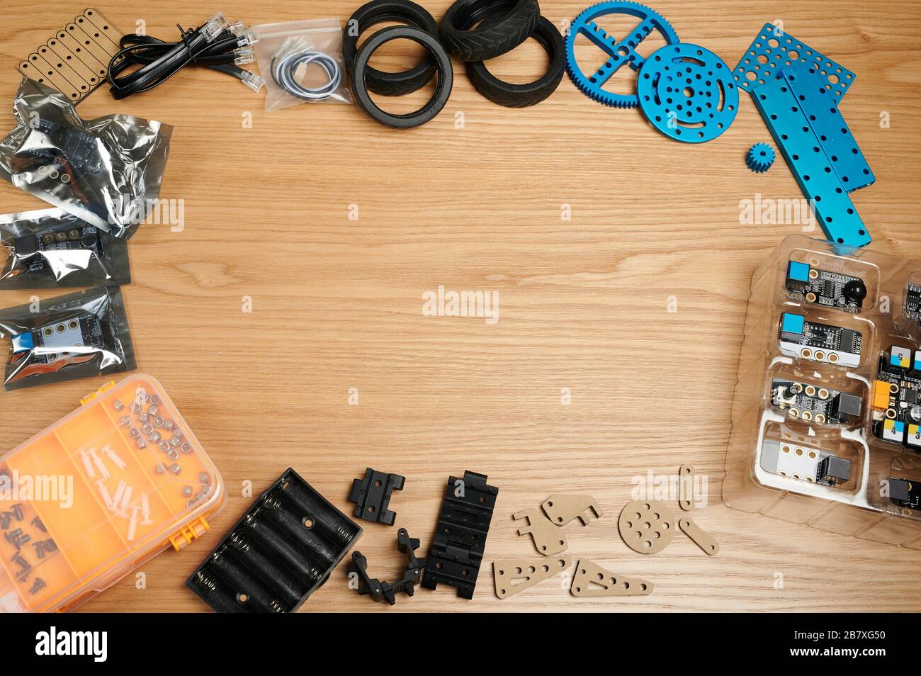 Kit de programmation DIY pour étude sur table en bois avec espace de copie Banque D'Images