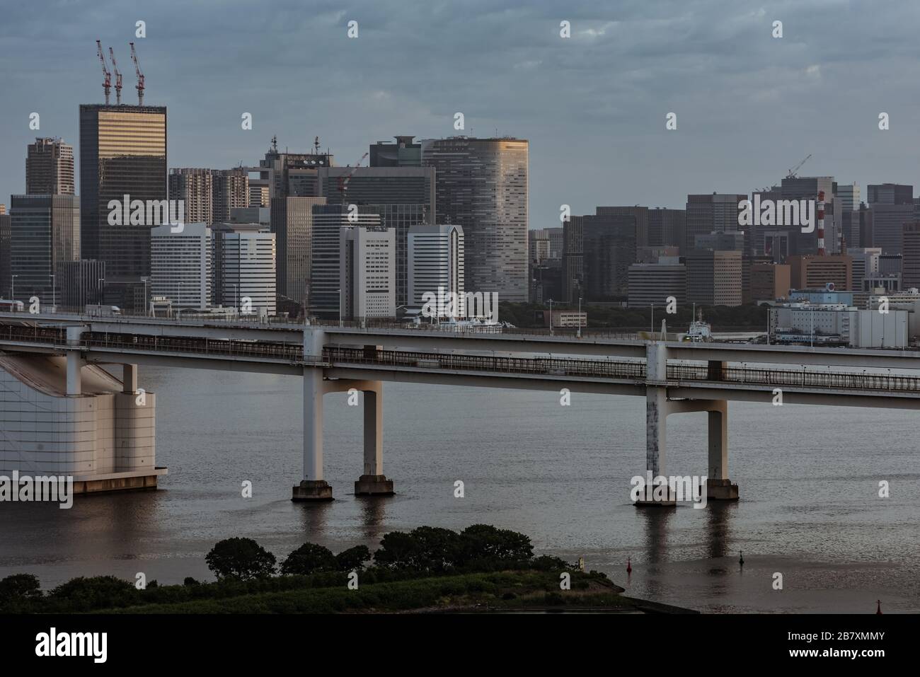 Vue panoramique sur la ville moderne vue panoramique sur la baie de Tokyo à l'aube Banque D'Images