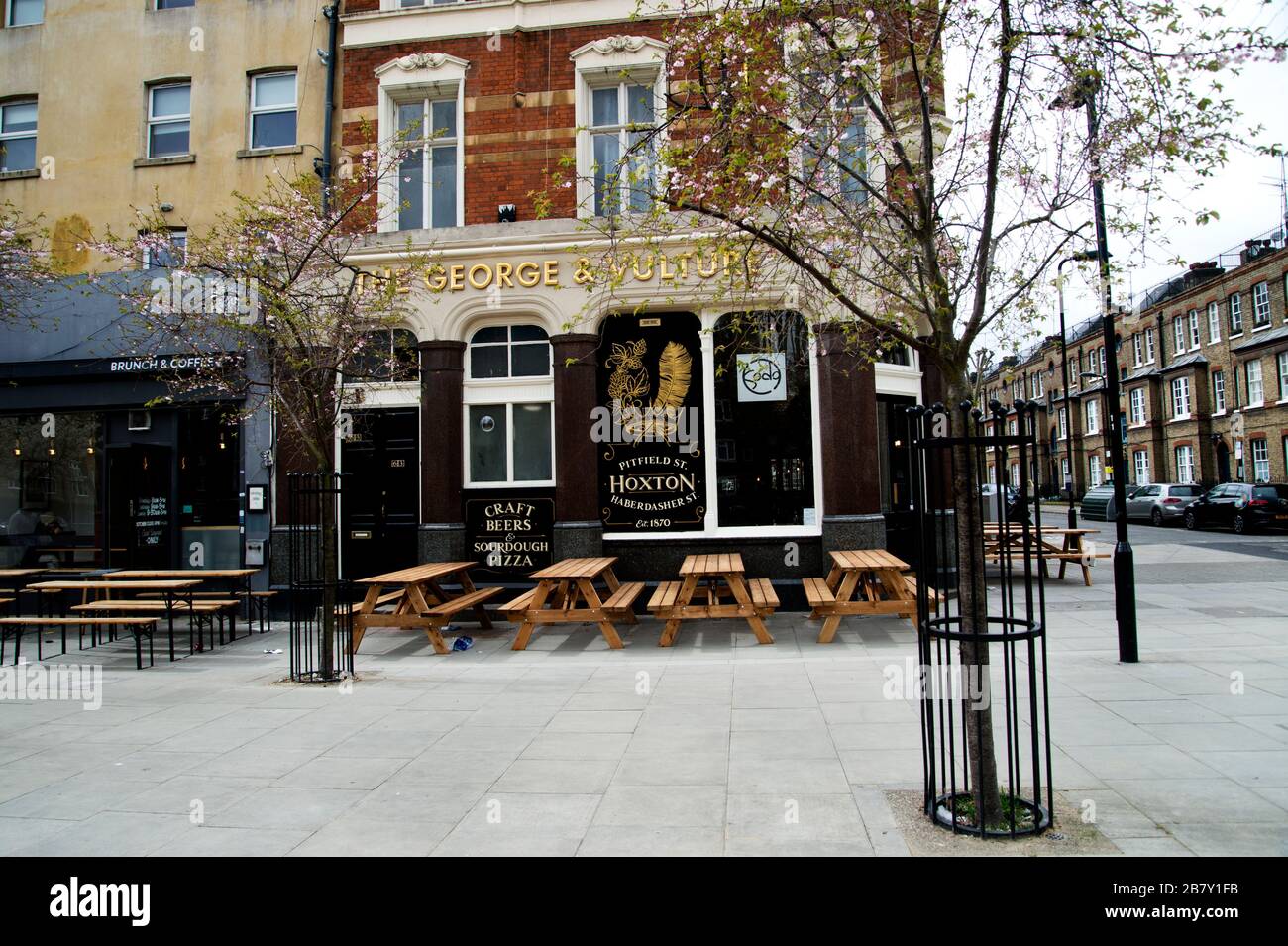 Londres, Angleterre, Royaume-Uni. Changements dus à la pandémie de coronavirus, Hackney. Pub vide, pas de clients. Banque D'Images