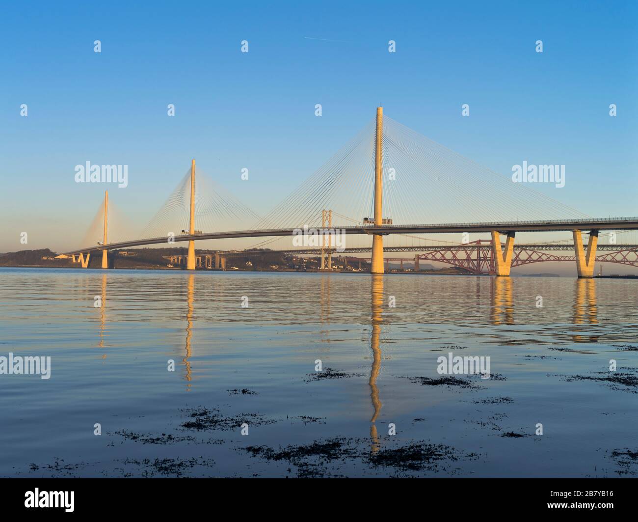 dh St Margarets Crossing RIVER FORTH FORTH BRIDGE Scottish trois ponts à travers la rivière Forth Scotland Banque D'Images