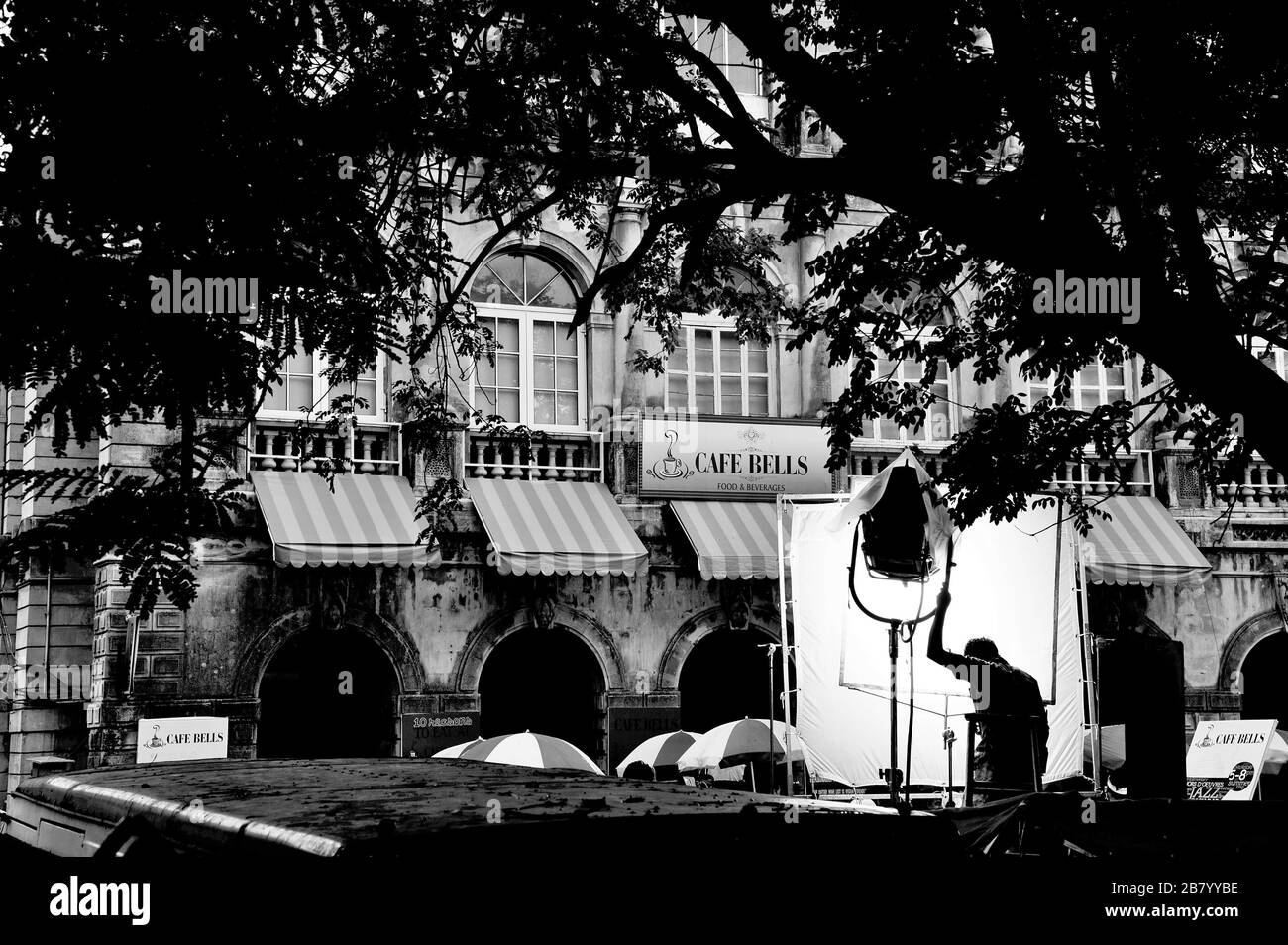 Lumières de photographie de plein air, Cafe Bells, Horniman Circle, fort, Bombay, Mumbai, Maharashtra, Inde, Asie Banque D'Images
