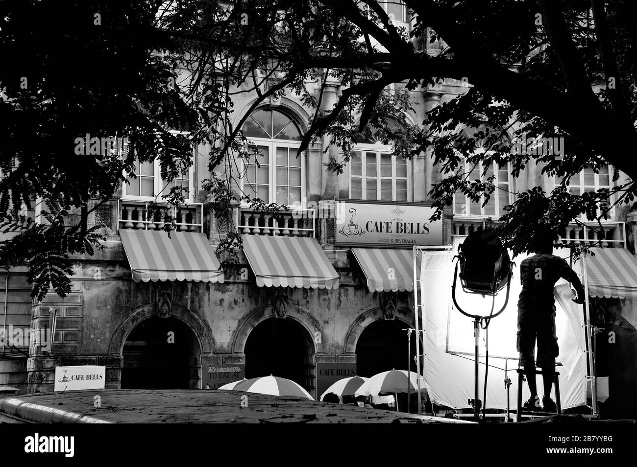 Lumières de photographie de plein air, Cafe Bells, Horniman Circle, fort, Bombay, Mumbai, Maharashtra, Inde, Asie Banque D'Images