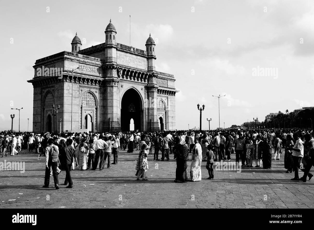 Foule, porte d'entrée de l'Inde, Apollo Bunder, Colaba, Bombay, Maharashtra, Inde, Asie Banque D'Images Foule, porte d'entrée de l'Inde, Apollo Bunder, Colaba, Bombay, Maharashtra, Inde, Asie Banque D'Images