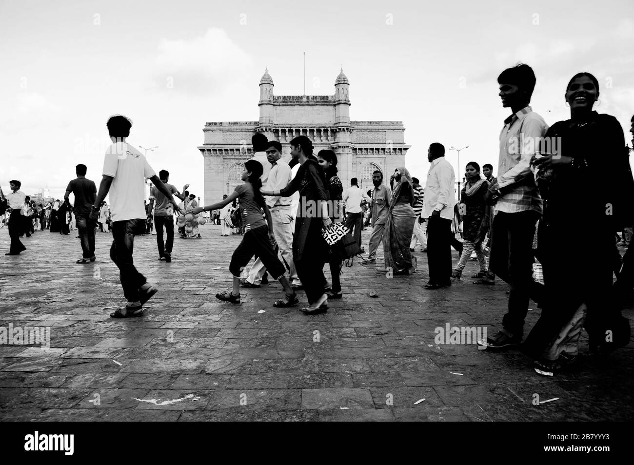 Foule, porte d'entrée de l'Inde, Apollo Bunder, Colaba, Bombay, Maharashtra, Inde, Asie Banque D'Images Foule, porte d'entrée de l'Inde, Apollo Bunder, Colaba, Bombay, Maharashtra, Inde, Asie Banque D'Images