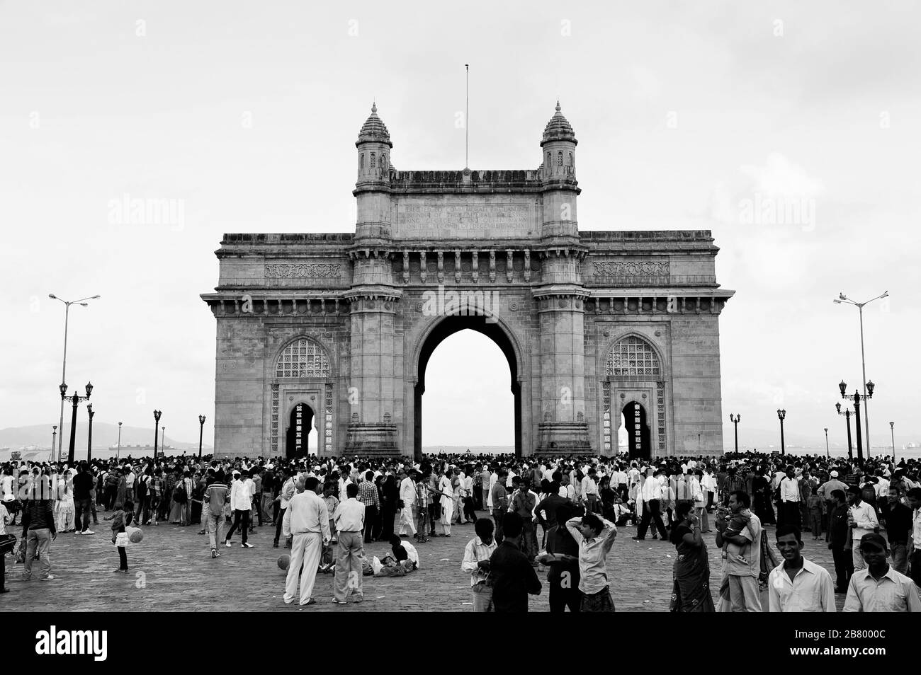 Foule, porte d'entrée de l'Inde, Apollo Bunder, Colaba, Bombay, Maharashtra, Inde, Asie Banque D'Images Foule, porte d'entrée de l'Inde, Apollo Bunder, Colaba, Bombay, Maharashtra, Inde, Asie Banque D'Images