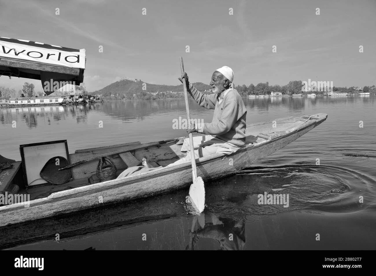 Kashmiri man pagara, lac Nagin, lac Dal, Srinagar, Cachemire, Jammu-et-Cachemire, Inde, Asie Banque D'Images