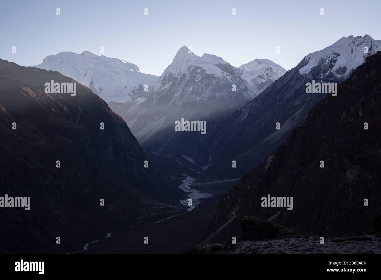 Langtang Himalaya, Népal. Tôt le matin le deuxième jour de Ganja la Pass Trek Banque D'Images