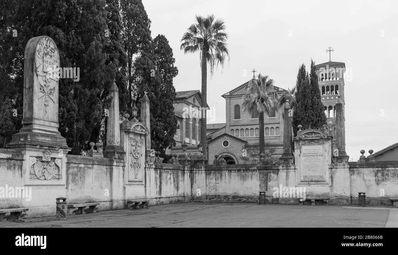 À la suite de l'épidémie de coronavirus, le gouvernement italien a décidé d'un couvre-feu massif. Ici il particulier Piazza dei Cavalieri di Malta Banque D'Images