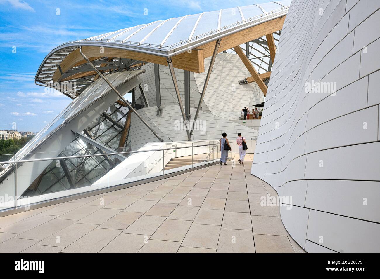 Vue panoramique extérieure du musée d'art Louis Vuitton Foundation Banque D'Images