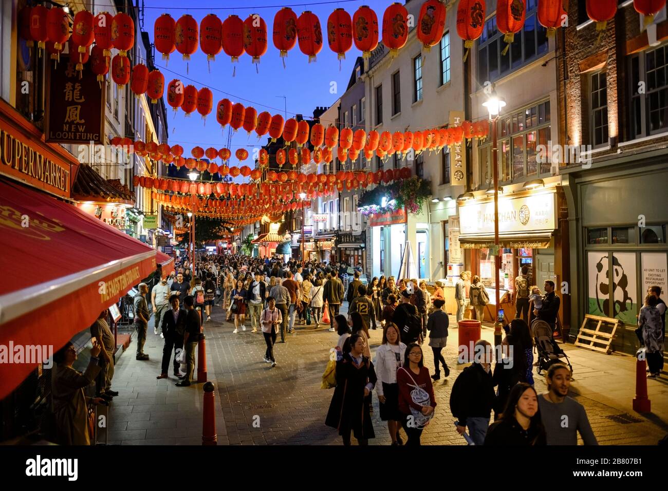 Les gens du quartier chinois de Londres Banque D'Images