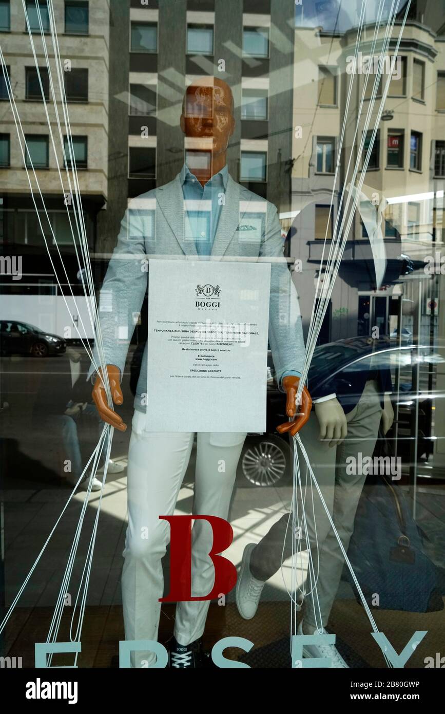 Avis de fermeture temporaire pour des raisons d'urgence sanitaire, Corso Buenos Aires, Lifestyle, COVID 19, Corona virus, Milan, Lombardie, Italie, Europe Banque D'Images