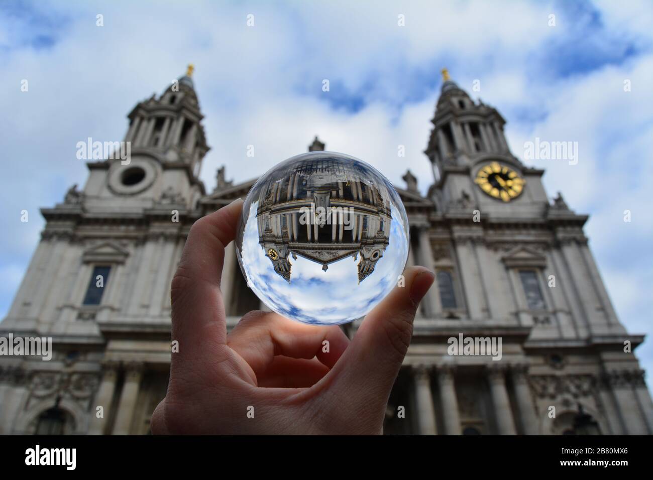 Point de vue différent de la cathédrale Saint-Paul. Banque D'Images