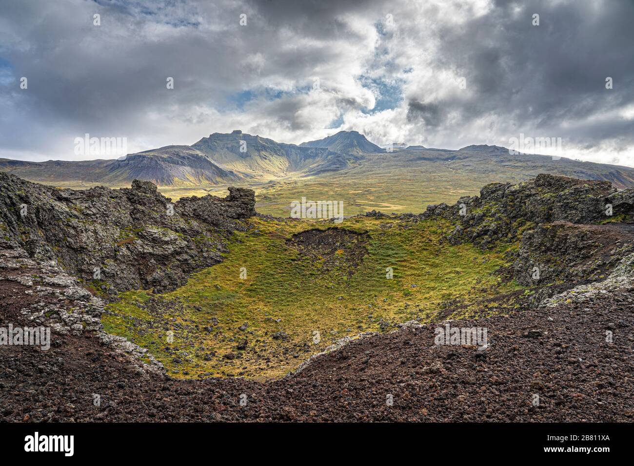 Vue du volcan Saxholl au volcan Snaefellsjokull, péninsule de Snaefellsness, ouest de l'Islande Banque D'Images