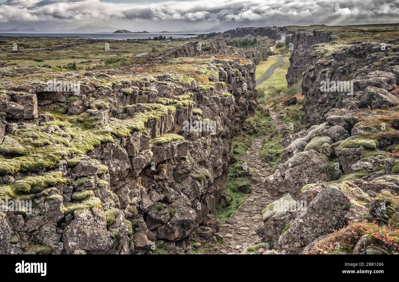 Le parc national de Thingvellir en Islande est un site d'importance historique, culturelle et géologique, le fissure dévie les plaques tectoniques Banque D'Images