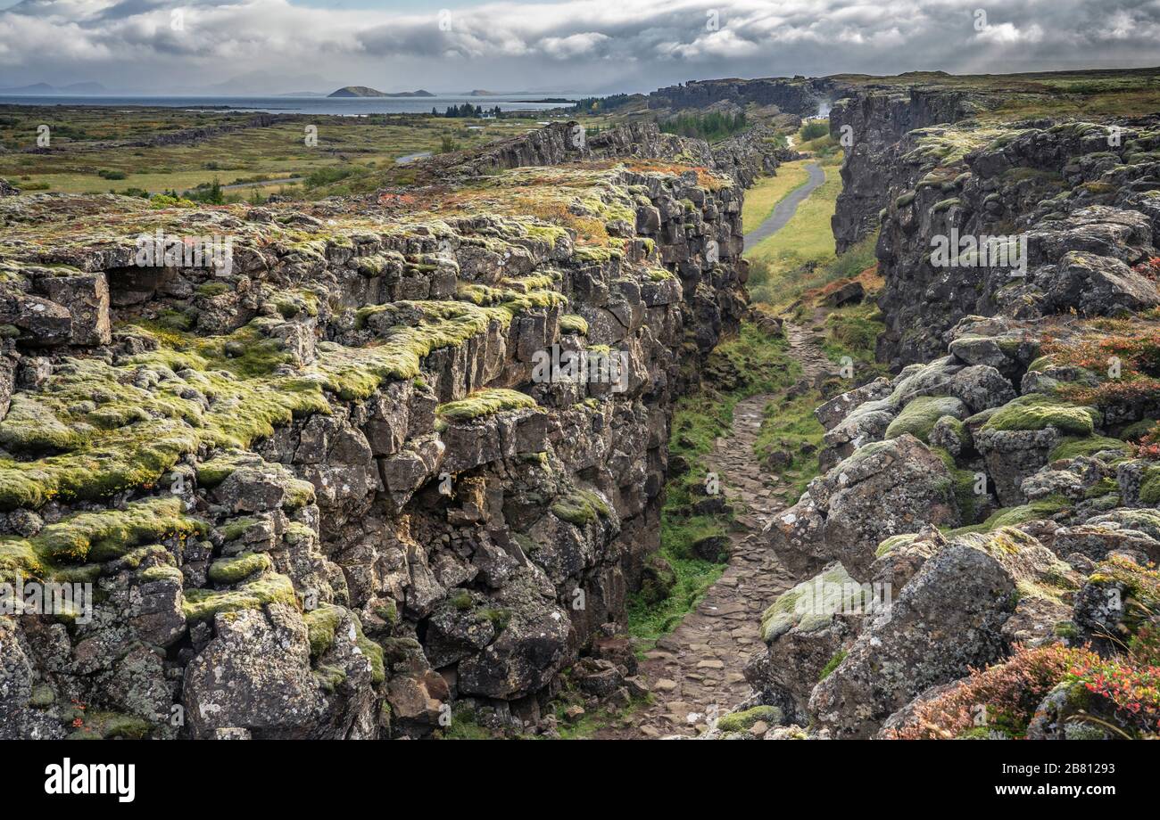 Le parc national de Thingvellir en Islande est un site d'importance historique, culturelle et géologique, le fissure dévie les plaques tectoniques Banque D'Images