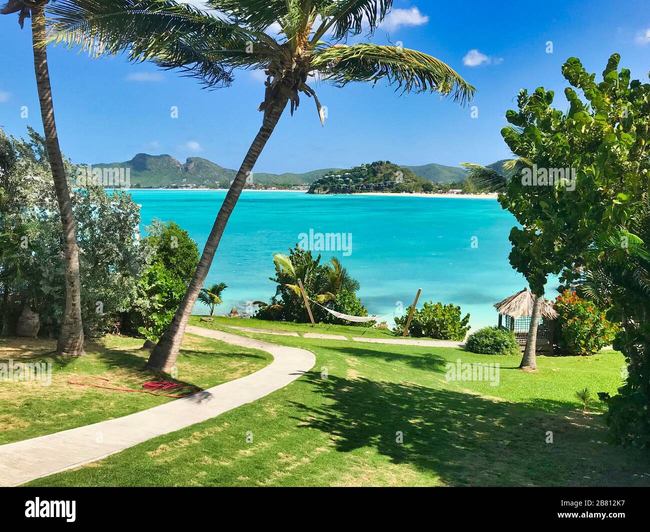 Antiguan des jardins du Cocobay Resort à travers la baie de l'église de la vallée à l'hôtel Cocos, Antigua-et-Barbuda Février 2020 Banque D'Images