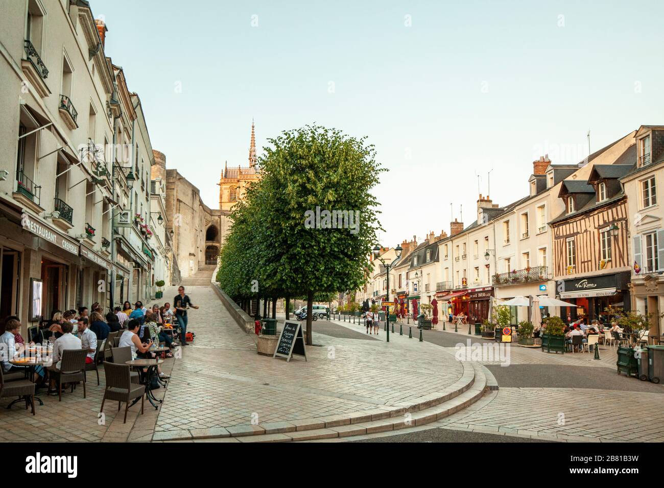 Place Michel Debre dans le centre ville d'Amboise, Val de Loire, France Banque D'Images