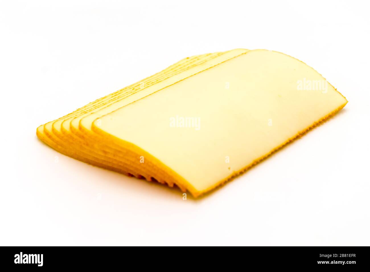 Tranches de fromage isolé sur fond blanc Banque D'Images Tranches de fromage isolé sur fond blanc Banque D'Images