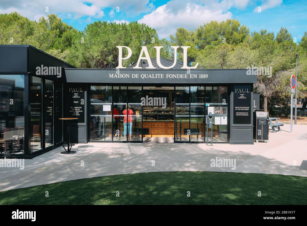 L'entrée de la boulangerie Paul. Paul est une chaîne française de  restaurants de boulangerie et de café Photo Stock - Alamy